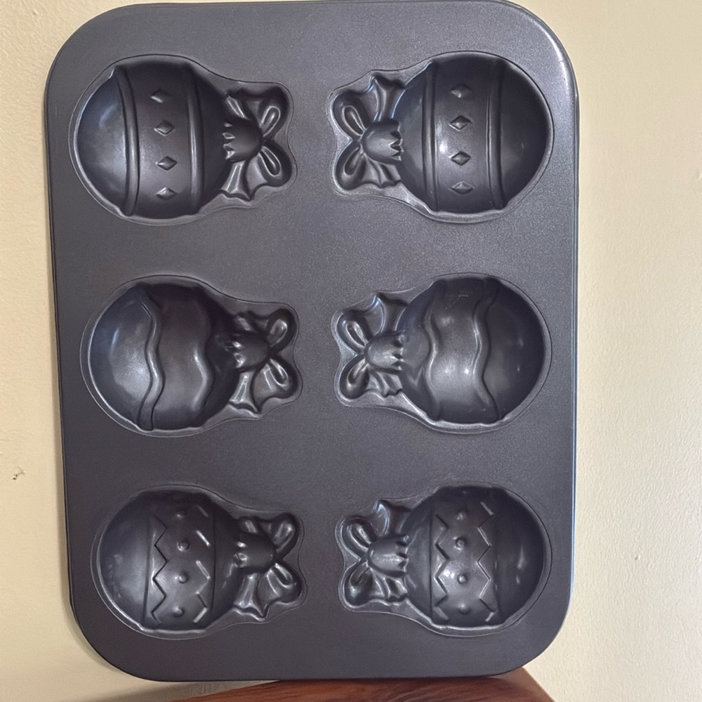 NOVELTY ORNAMENT BAKING PAN